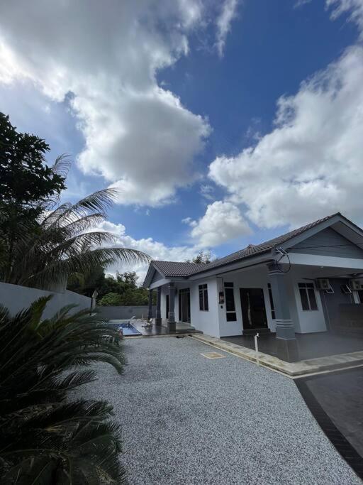 SinggahTamu Private Pool Retreat Unit 1
