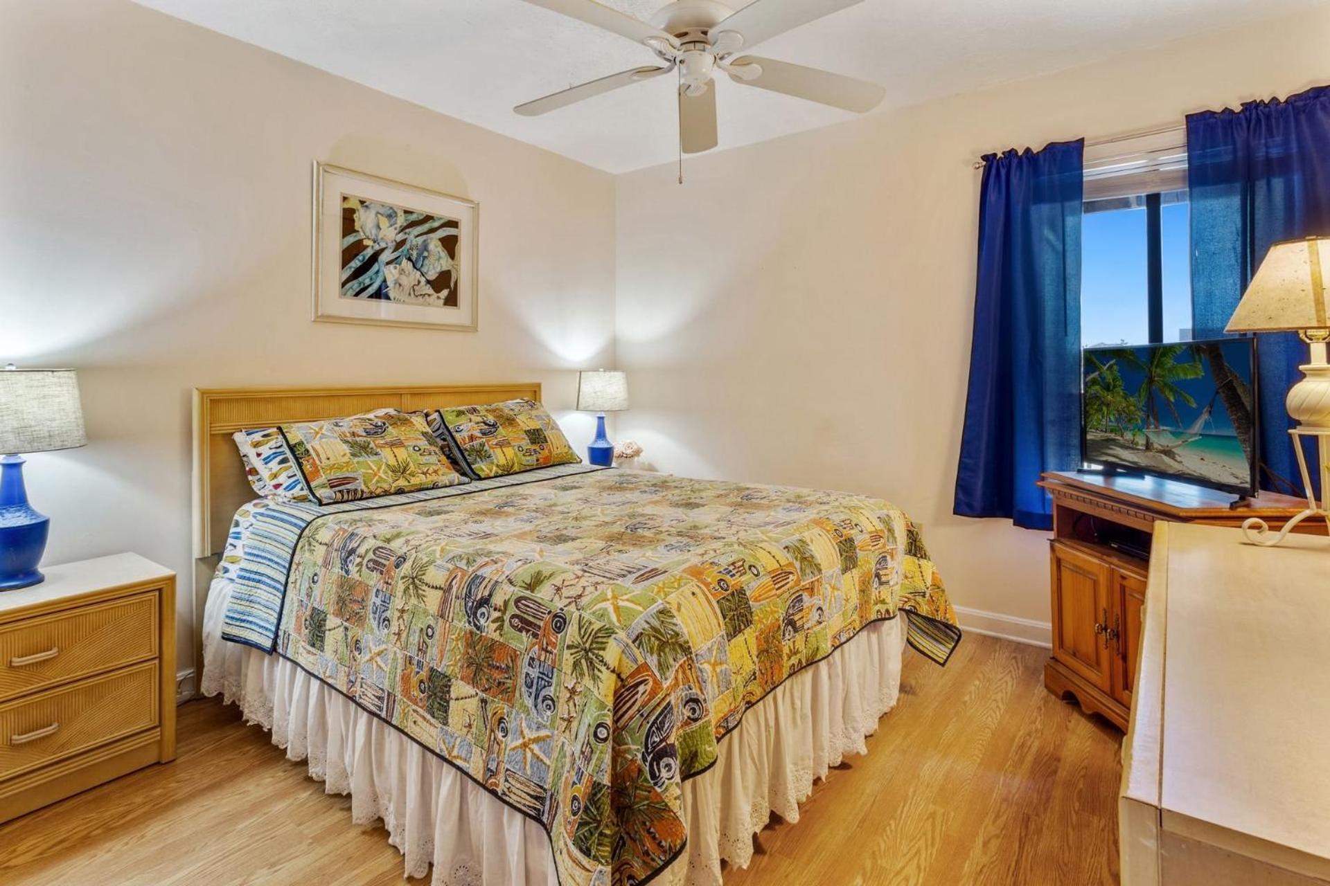 The Mellow Mahi 2 bedroom 200ft to Beach Tennis view 2