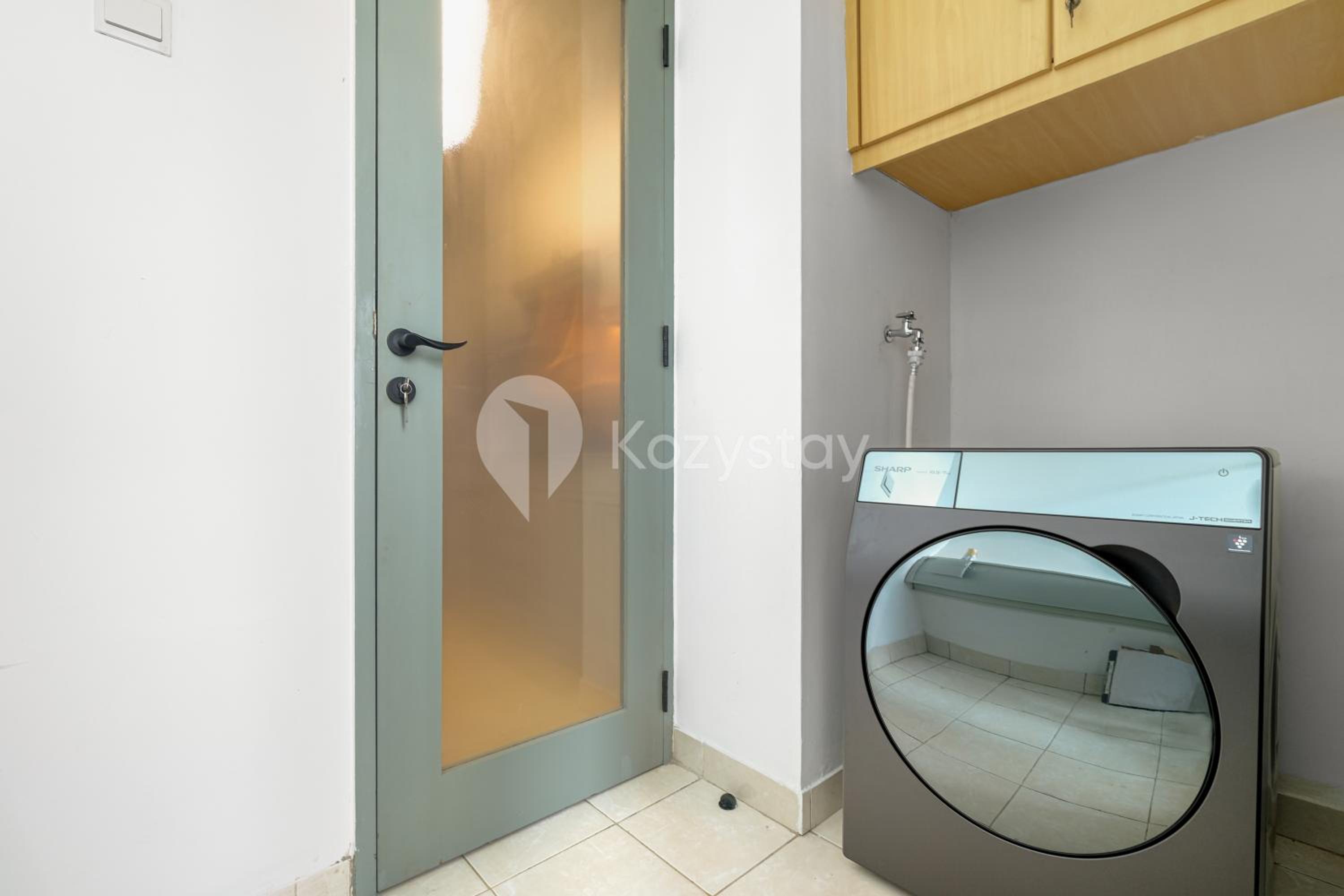 Marmo by Kozystay - Mega Kuningan view 4