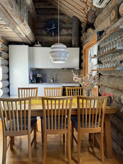 Upea kelomökki latujen&rinteiden äärellä