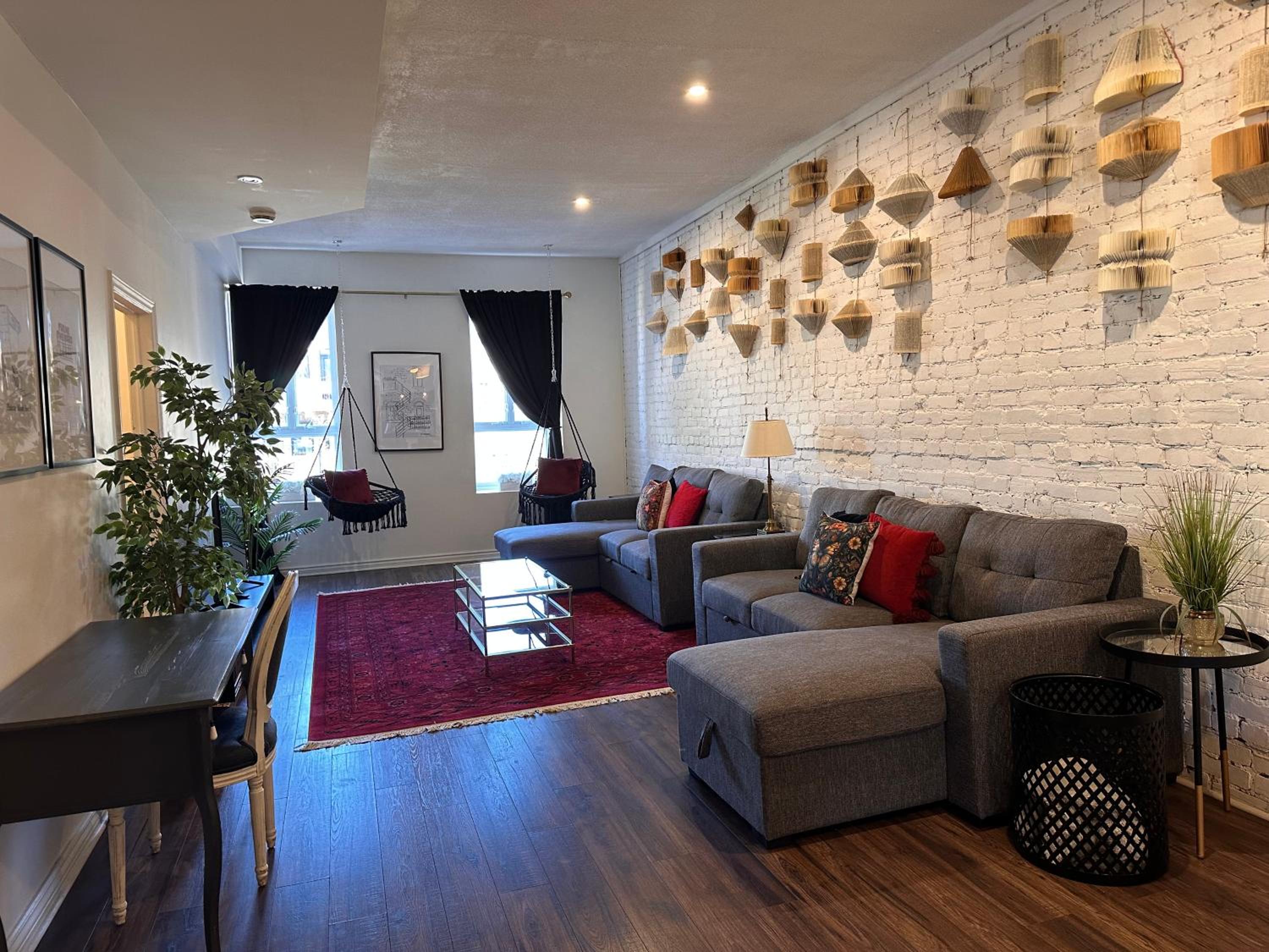 Historic Plateau Loft with 3 Private Baths