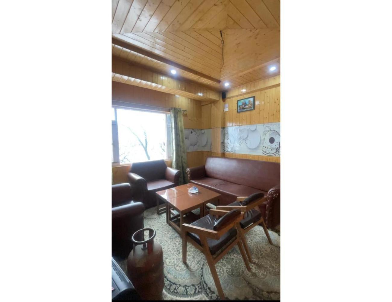 New kashmir inn, Gulmarg