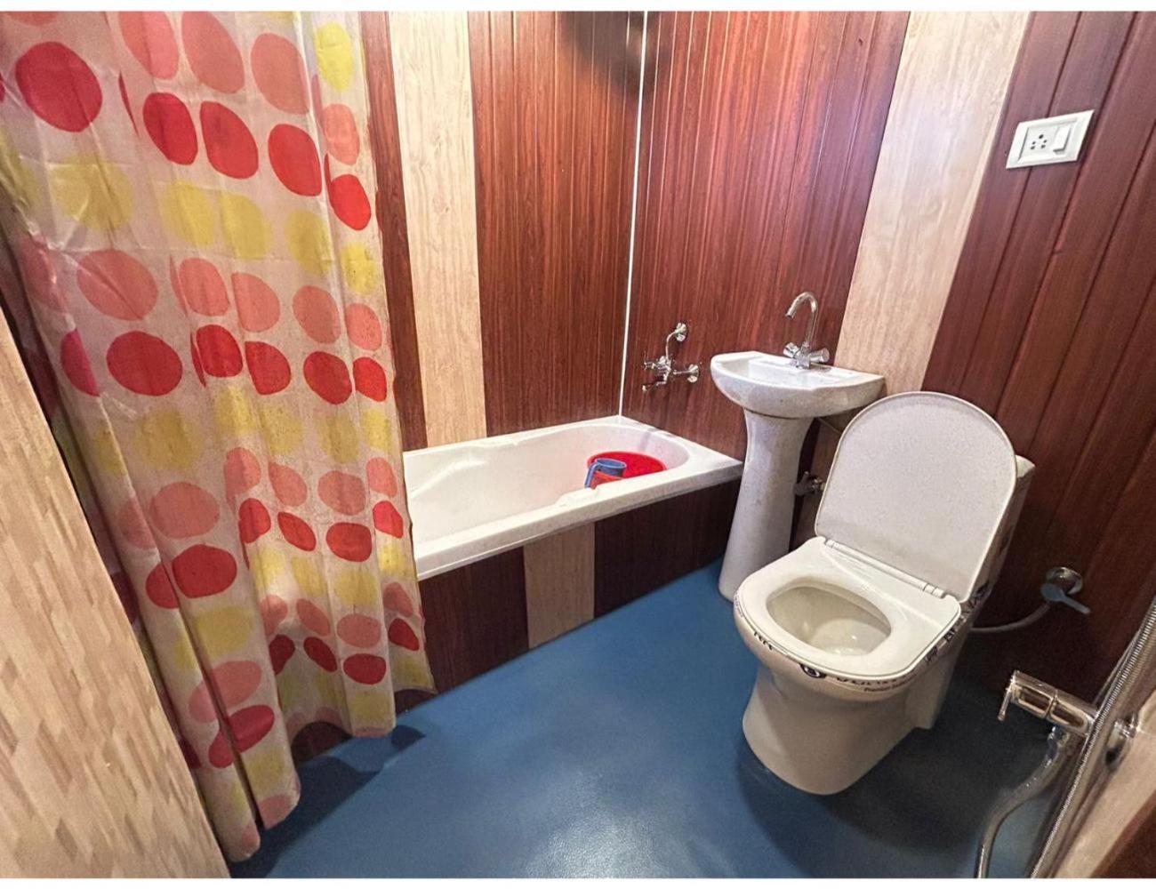 New kashmir inn, Gulmarg
