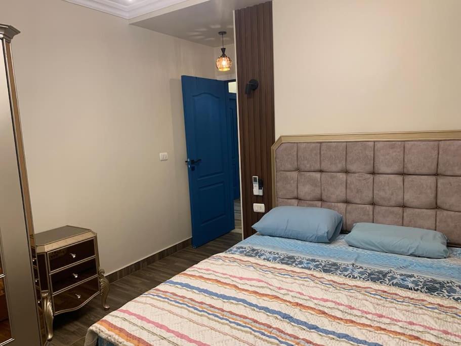 Private and golden flat