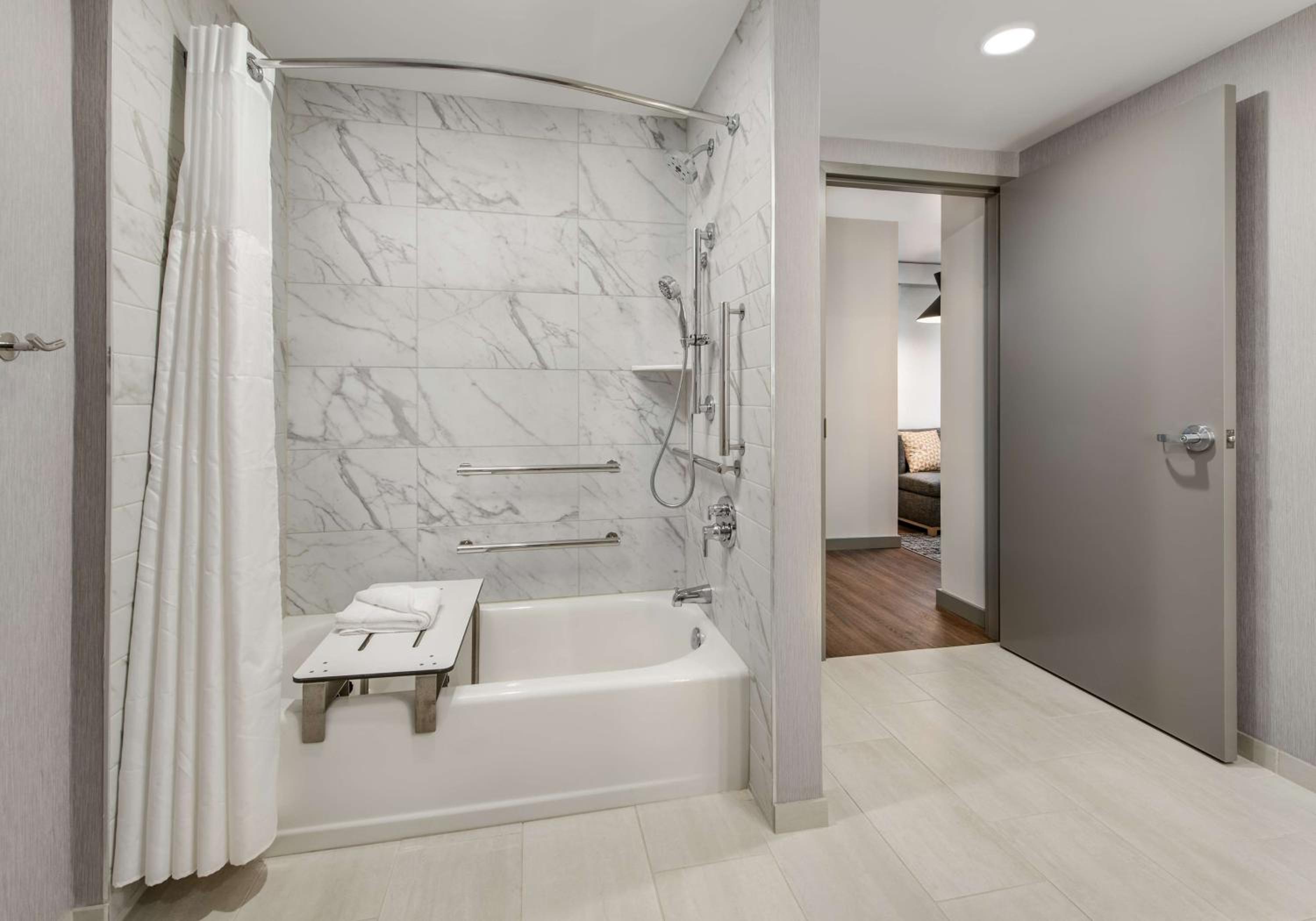Newark Vacations - Hyatt Place Newark-Main Street - Property Image 6