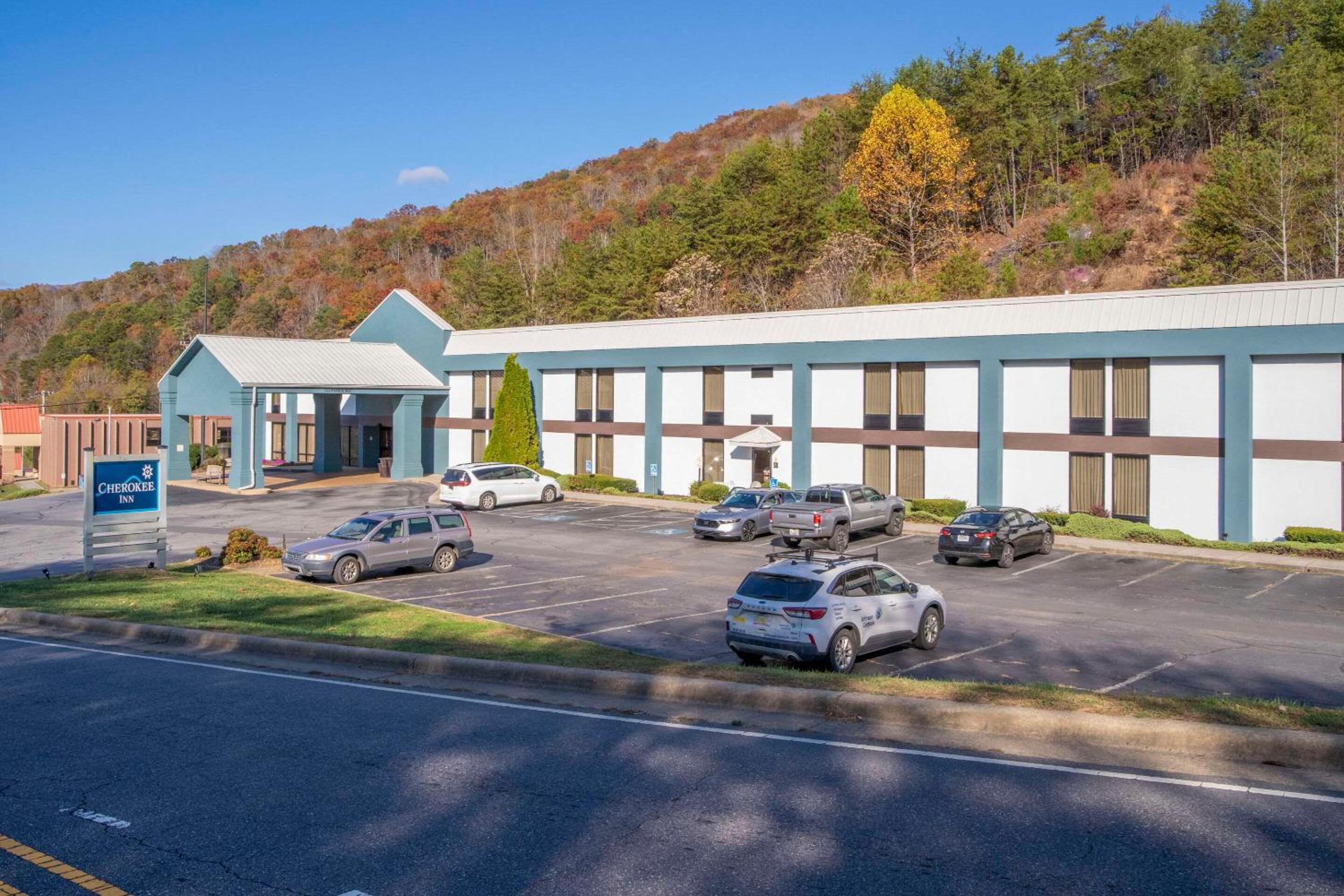 Hotel Cherokee Inn - Image 1