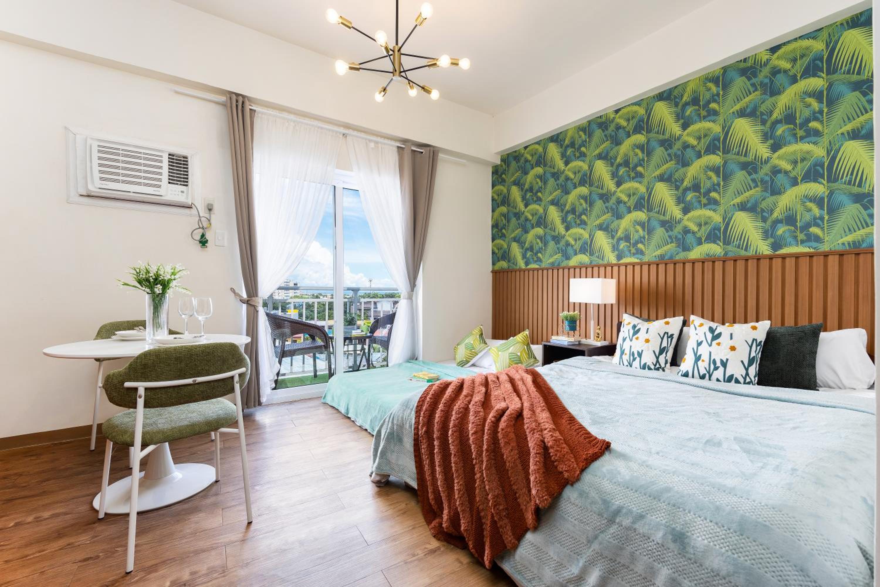 617A Condotel Near Airport &Mall with Pool,Gym,Netflix view 2
