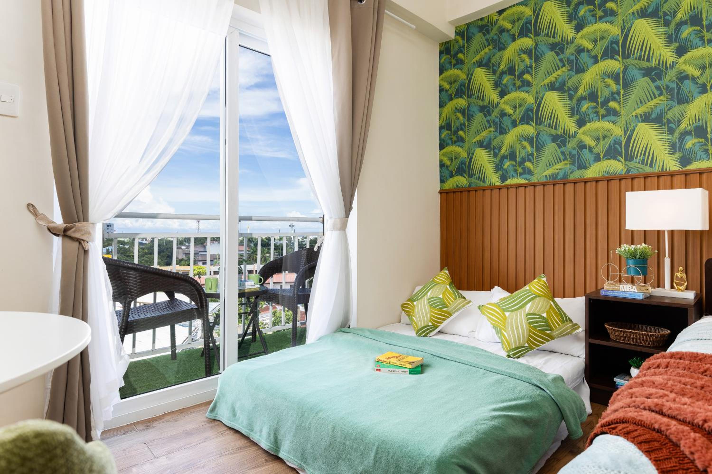 617A Condotel Near Airport &Mall with Pool,Gym,Netflix view 3