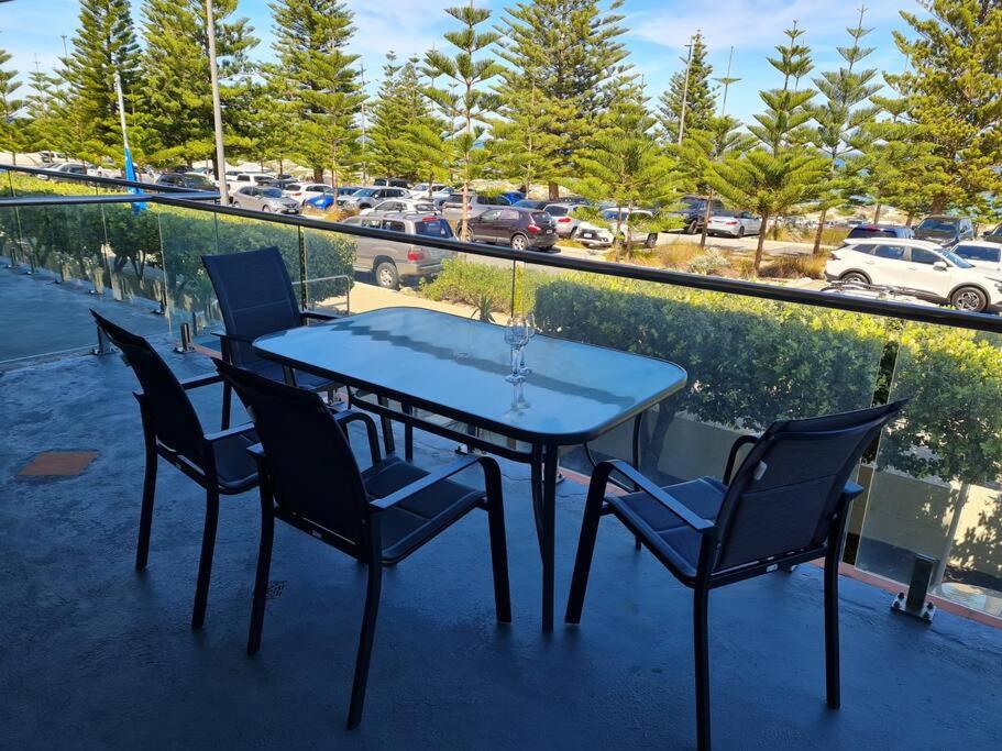 Scarborough Shores - Beachfront
