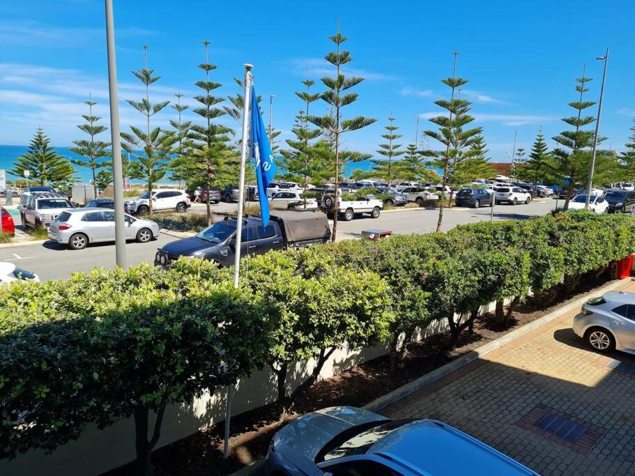 Scarborough Shores - Beachfront