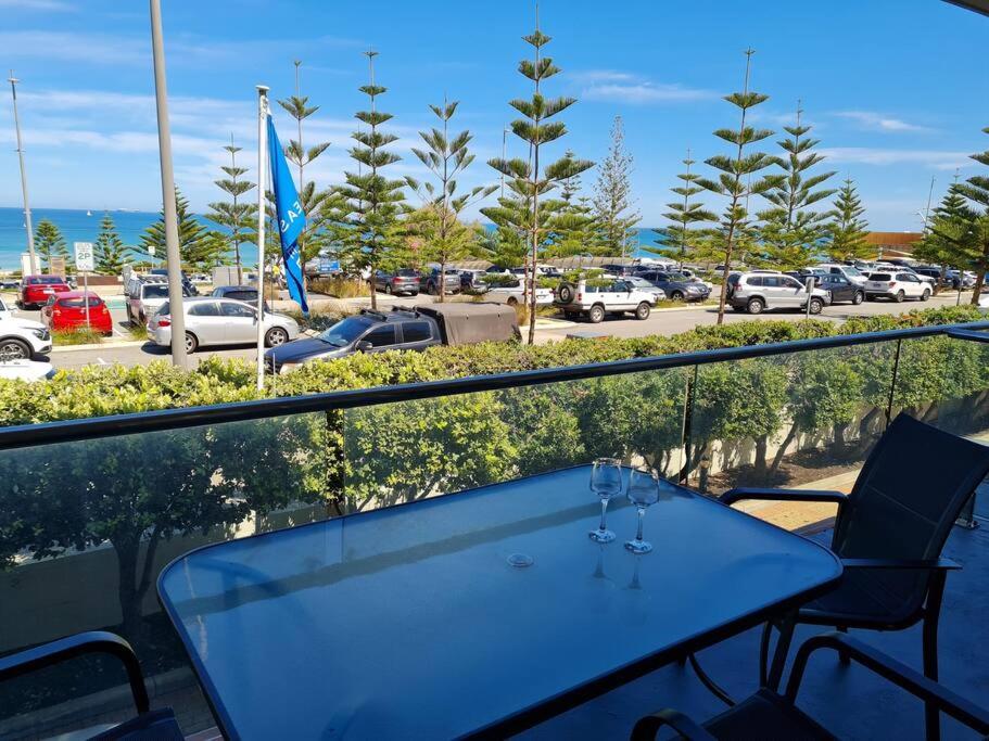 Scarborough Shores - Beachfront