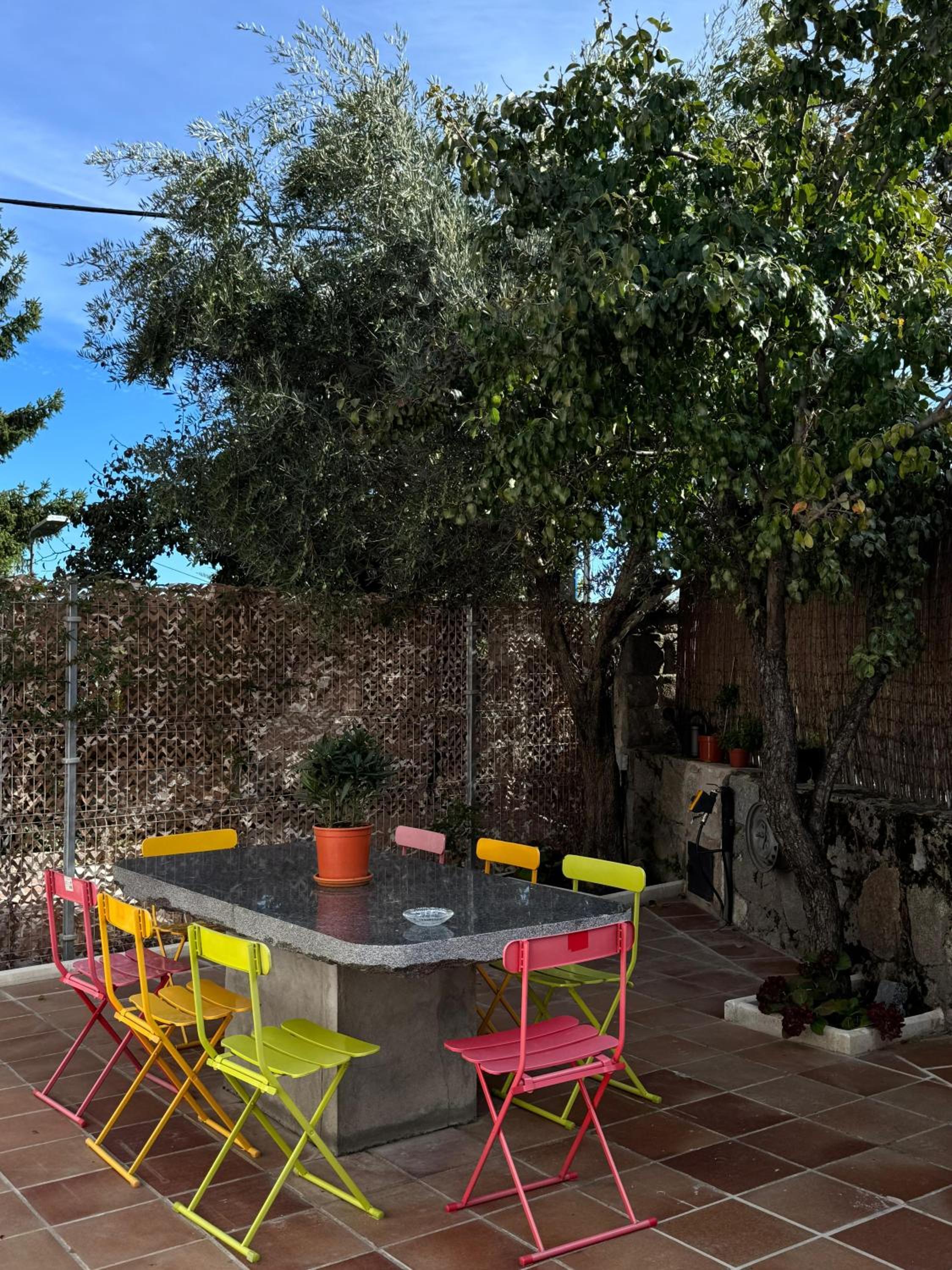 Alojamiento Rural El Petirrojo con patio jardín