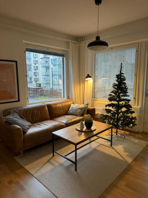 Modern new central suite with sauna & parking hall view 2