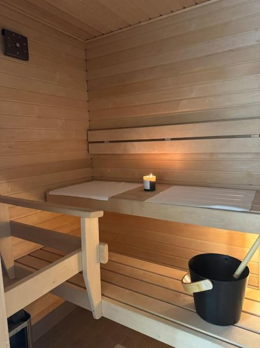 Modern new central suite with sauna & parking hall view 3
