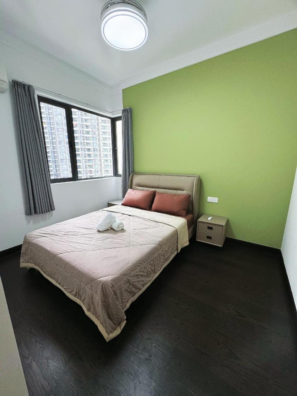 The Bess Hotel Tokyo is located adjacent to Singapore and offers sea views It is a three bedroom family business smart room with sea views in Princess Bay