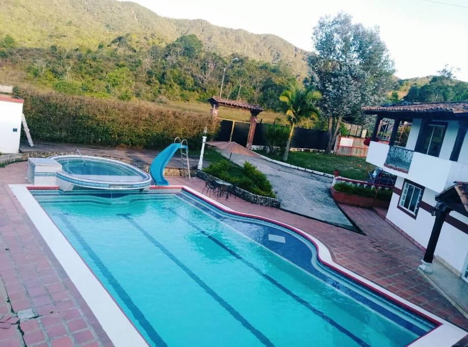 Finca Guatapé Piscina jacuzzi climatizado