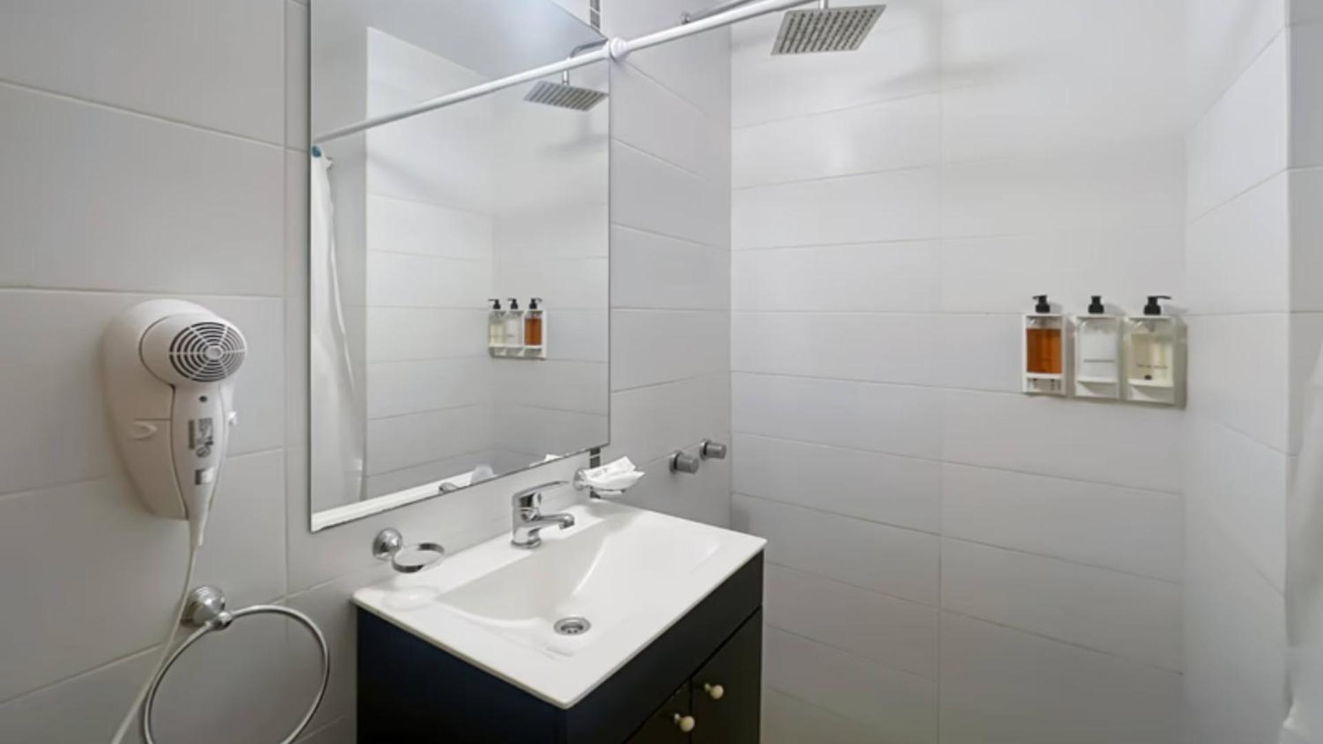 Modern Studio with Amenities in the Heart of the City U11