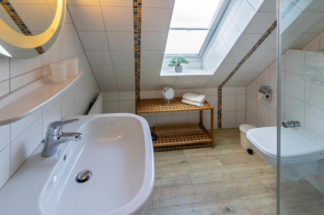 Ferienwohnung-Seestern en Norden — bathroom