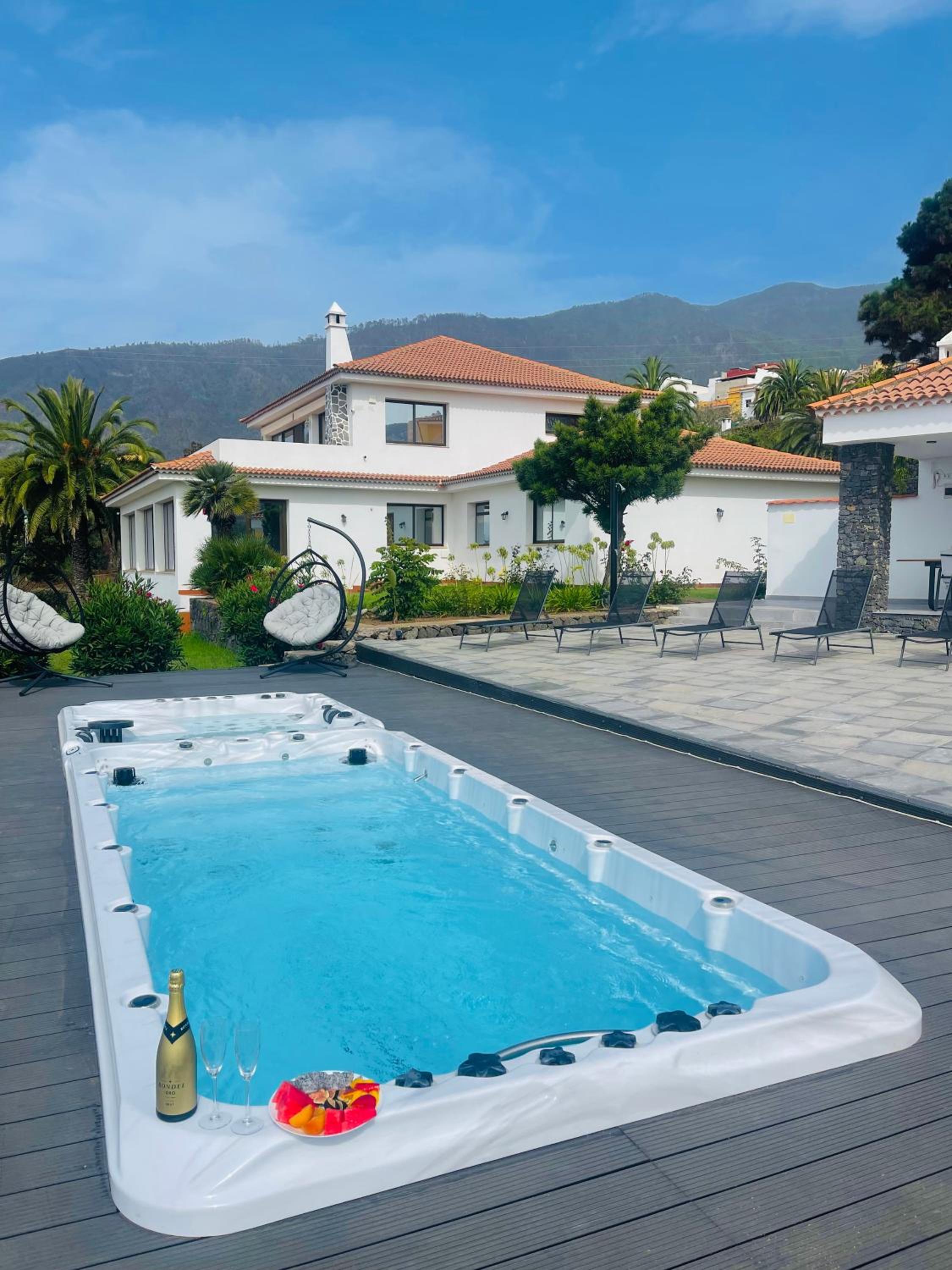 Dragon Tree Villa with Heated Private Pool Tenerife