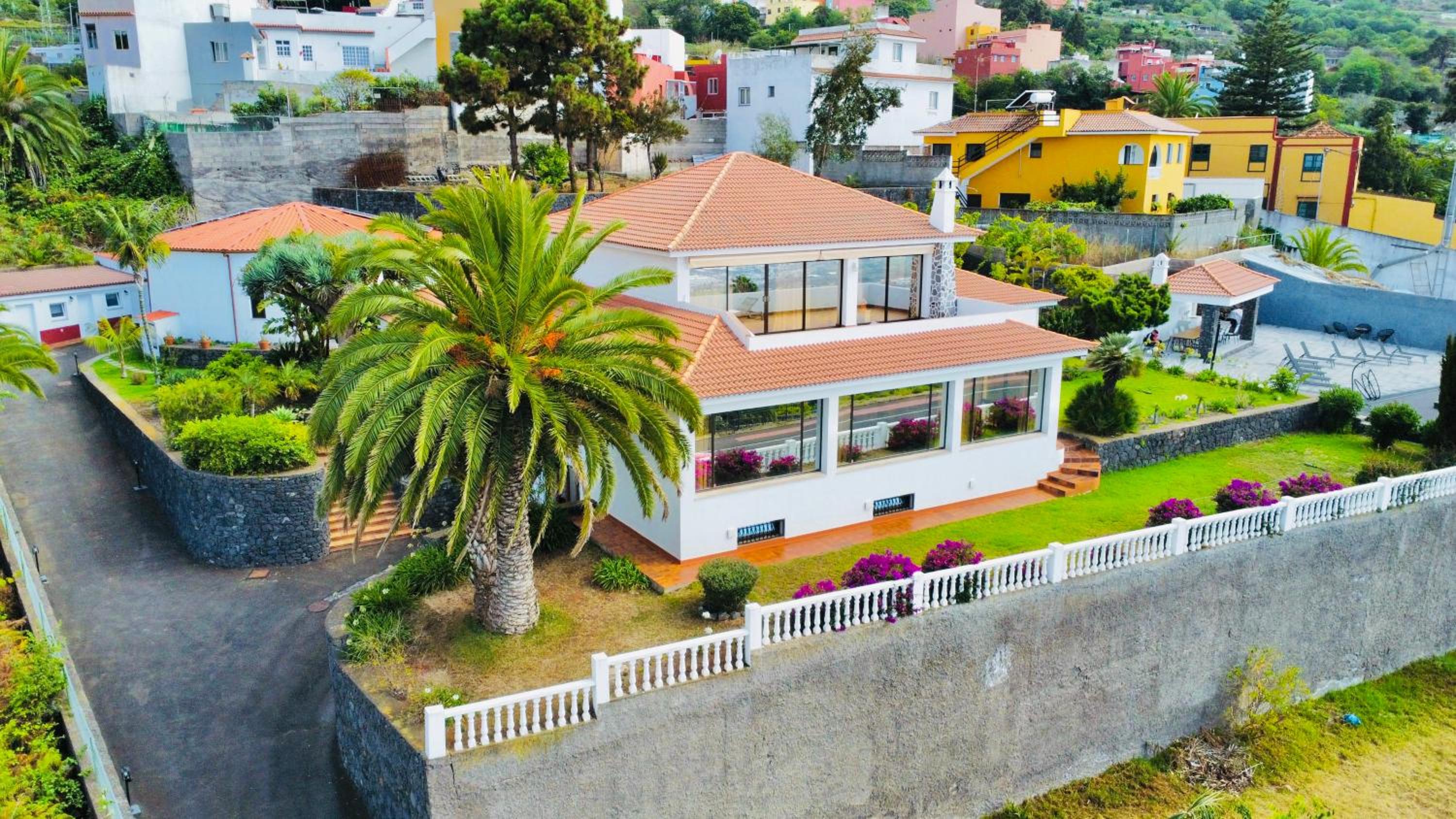 Dragon Tree Villa with Heated Private Pool Tenerife