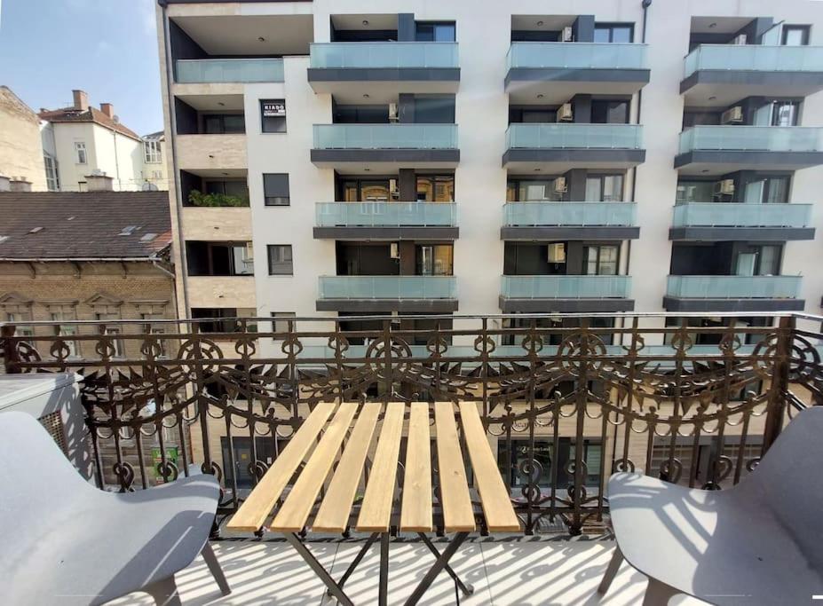 Spacious Apartment nearby Parliament view 3