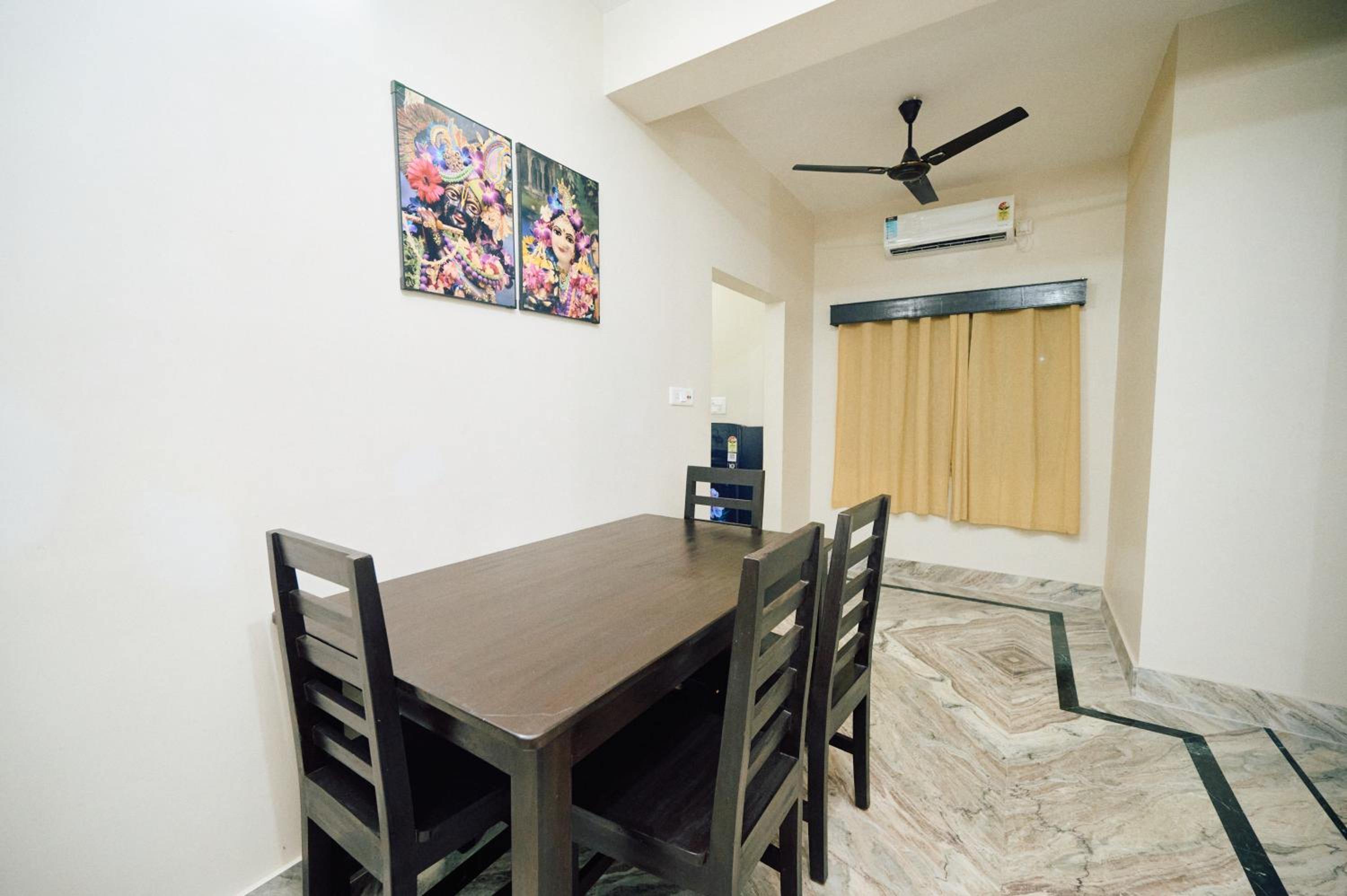Shri Krishna Sharanam Guest House view 3