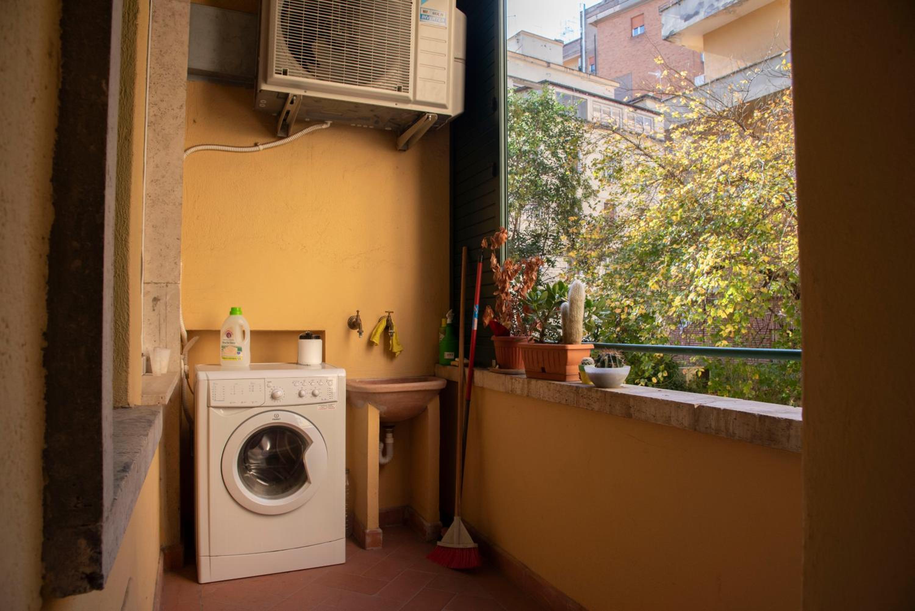 PiazzaBolognaStay