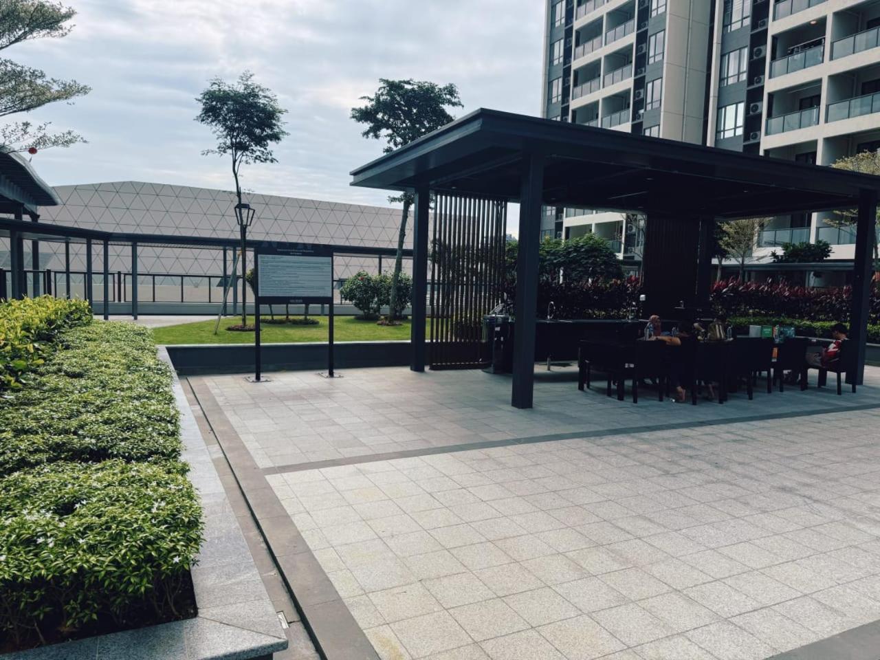 The Bess Hotel Tokyo is located adjacent to Singapore and offers sea views It is a three bedroom family business smart room with sea views in Princess Bay