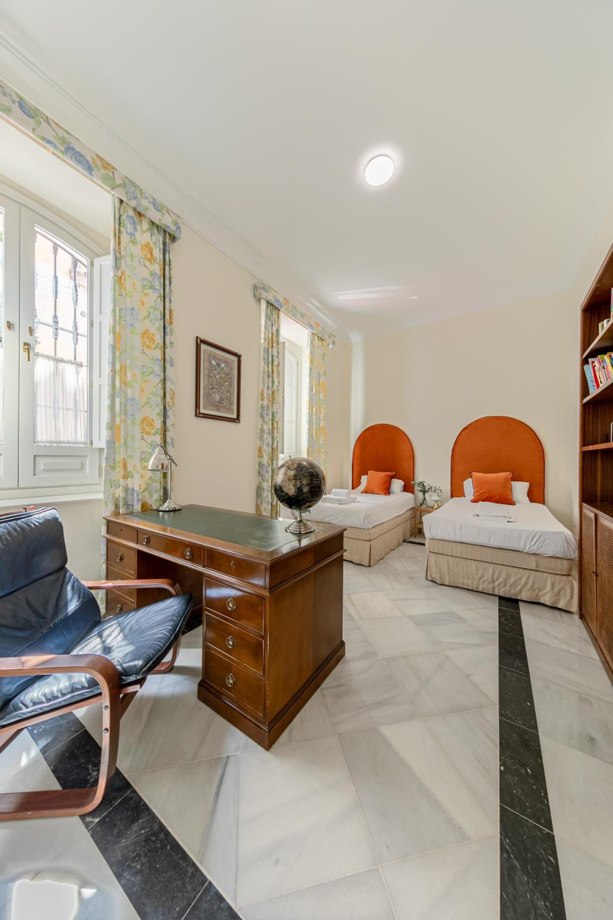 ISG Apartments Casa Levíes Luxury House Downtown view 2