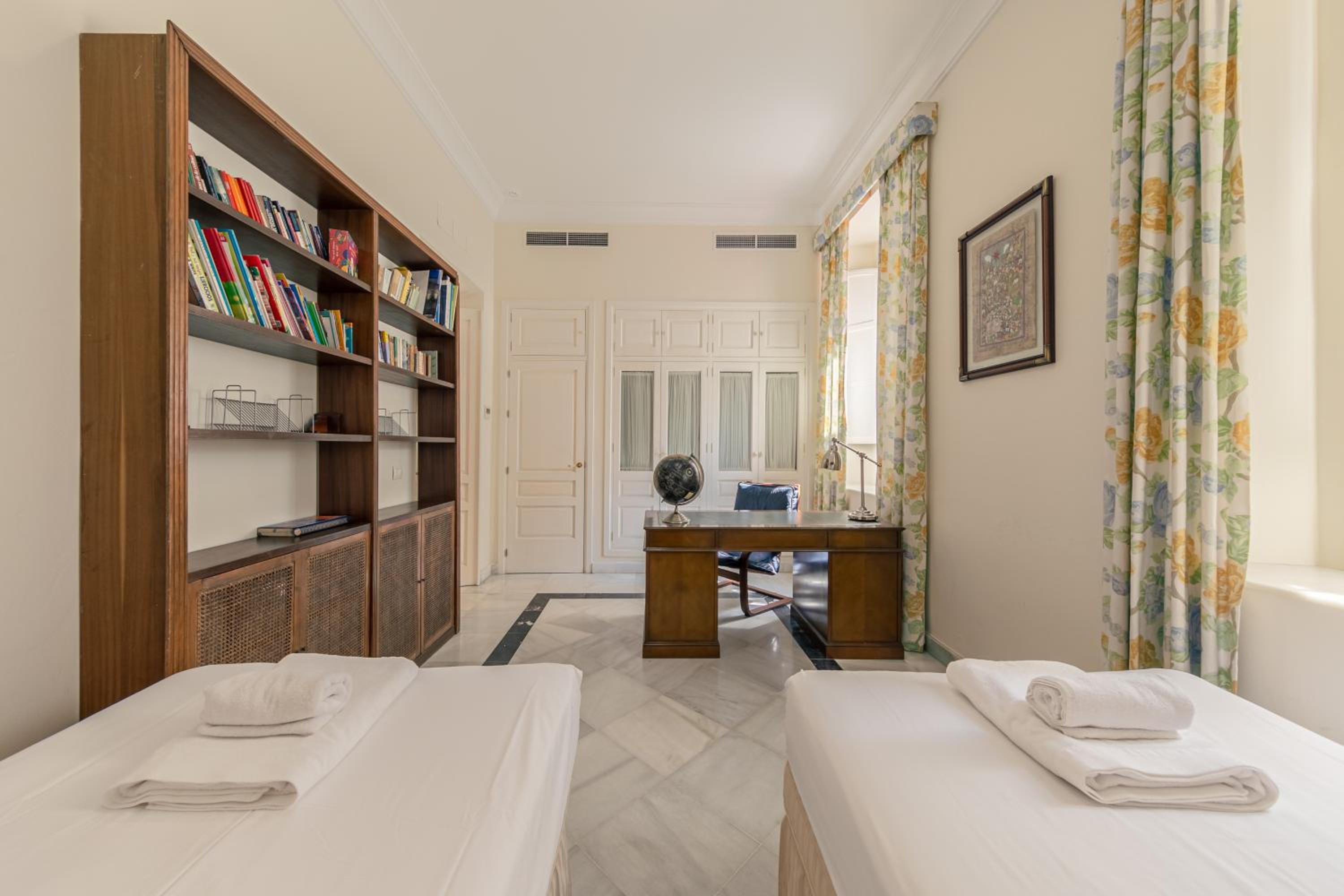 ISG Apartments Casa Levíes Luxury House Downtown view 5