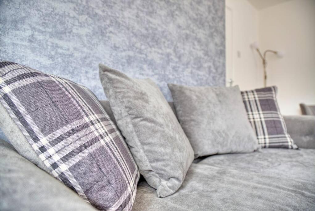 Delightful 4B Home for Leisure and Business Stays view 3