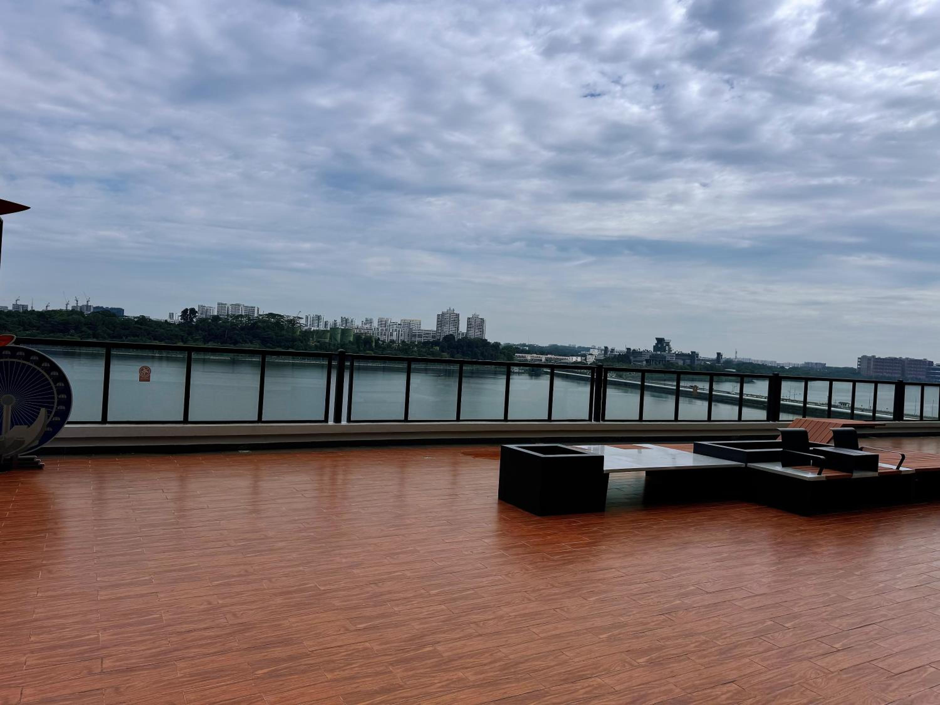 The Bess Hotel Tokyo is located adjacent to Singapore and offers sea views It is a three bedroom family business smart room with sea views in Princess Bay