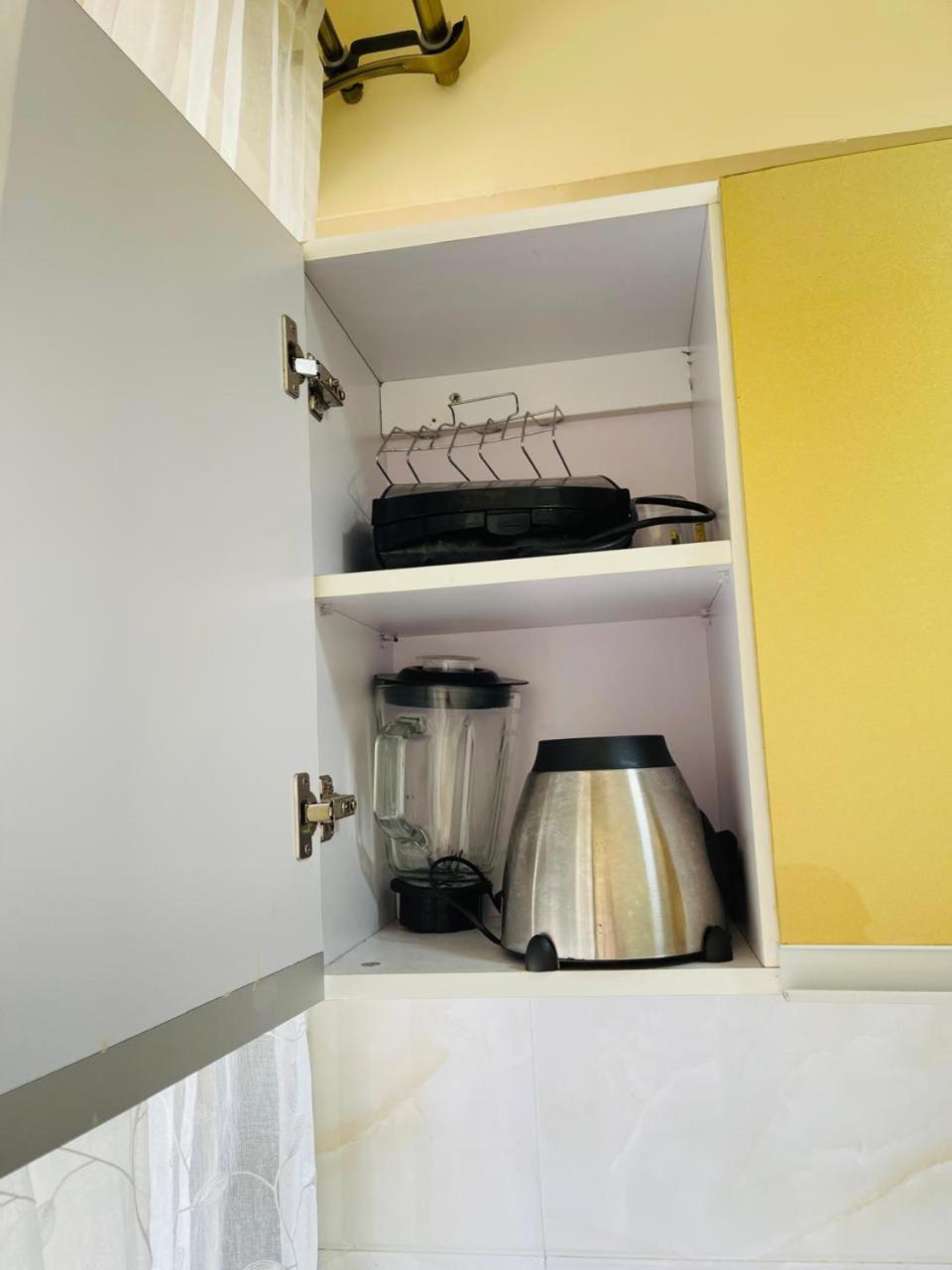Kilimani Vacation one and half bedroom- Netflix - near shopping mall and 2mns to eateries view 5