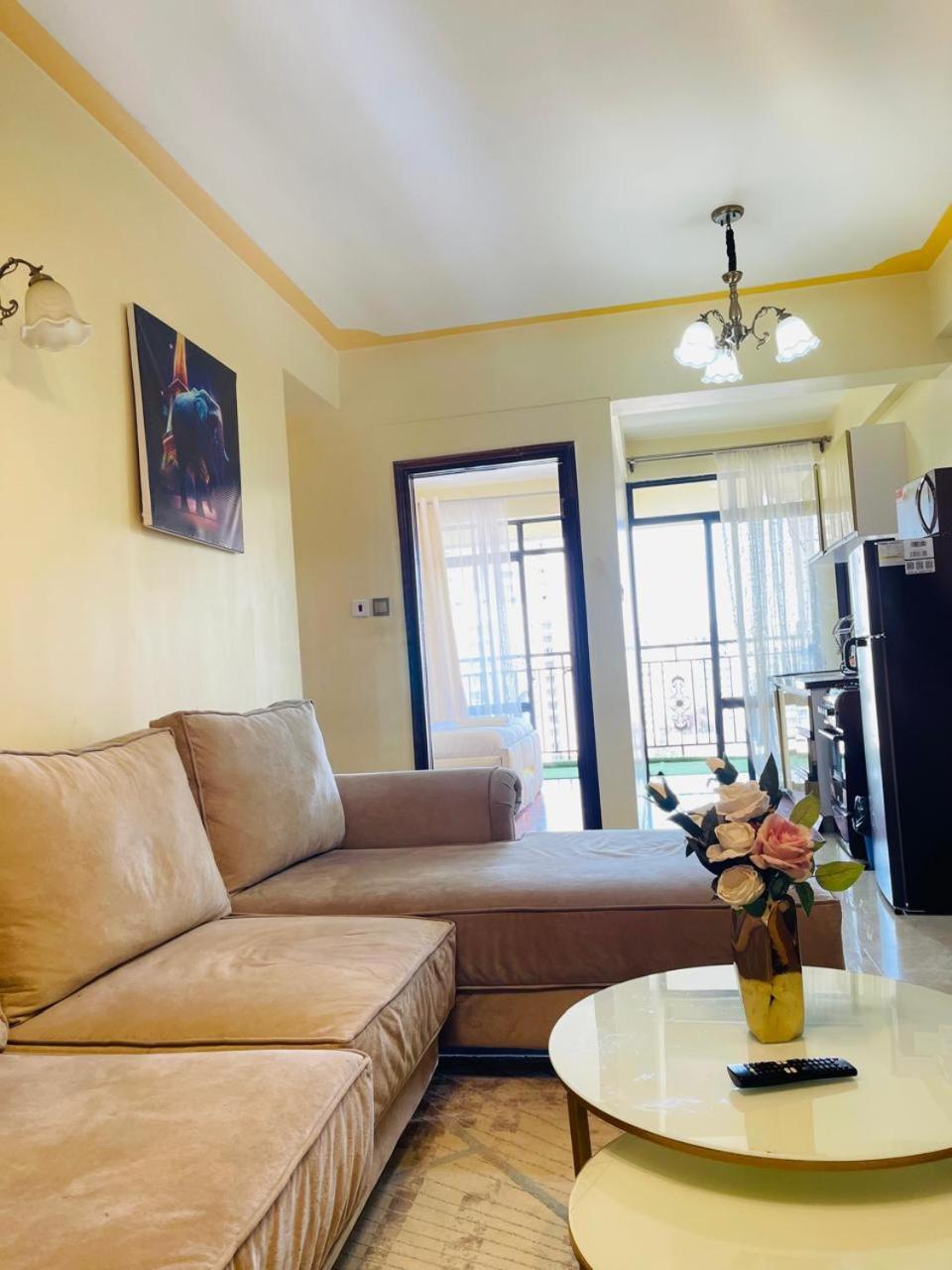 Kilimani Vacation one and half bedroom- Netflix - near shopping mall and 2mns to eateries view 2