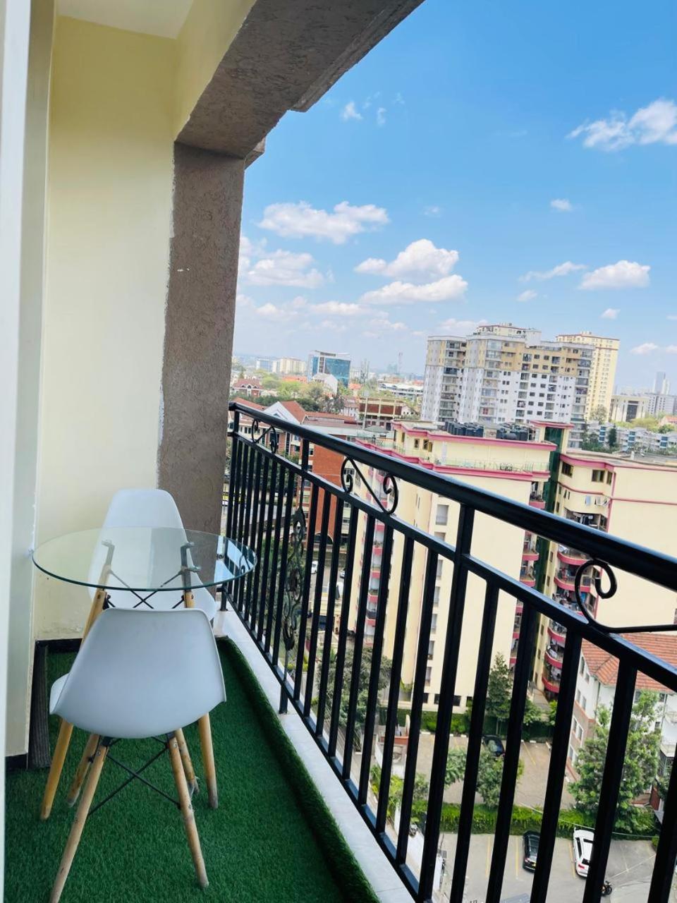 Kilimani Vacation one and half bedroom- Netflix - near shopping mall and 2mns to eateries view 3