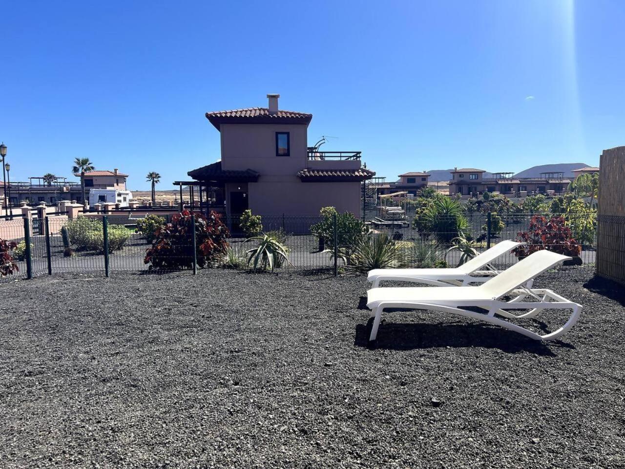 Villa Majanicho con piscina