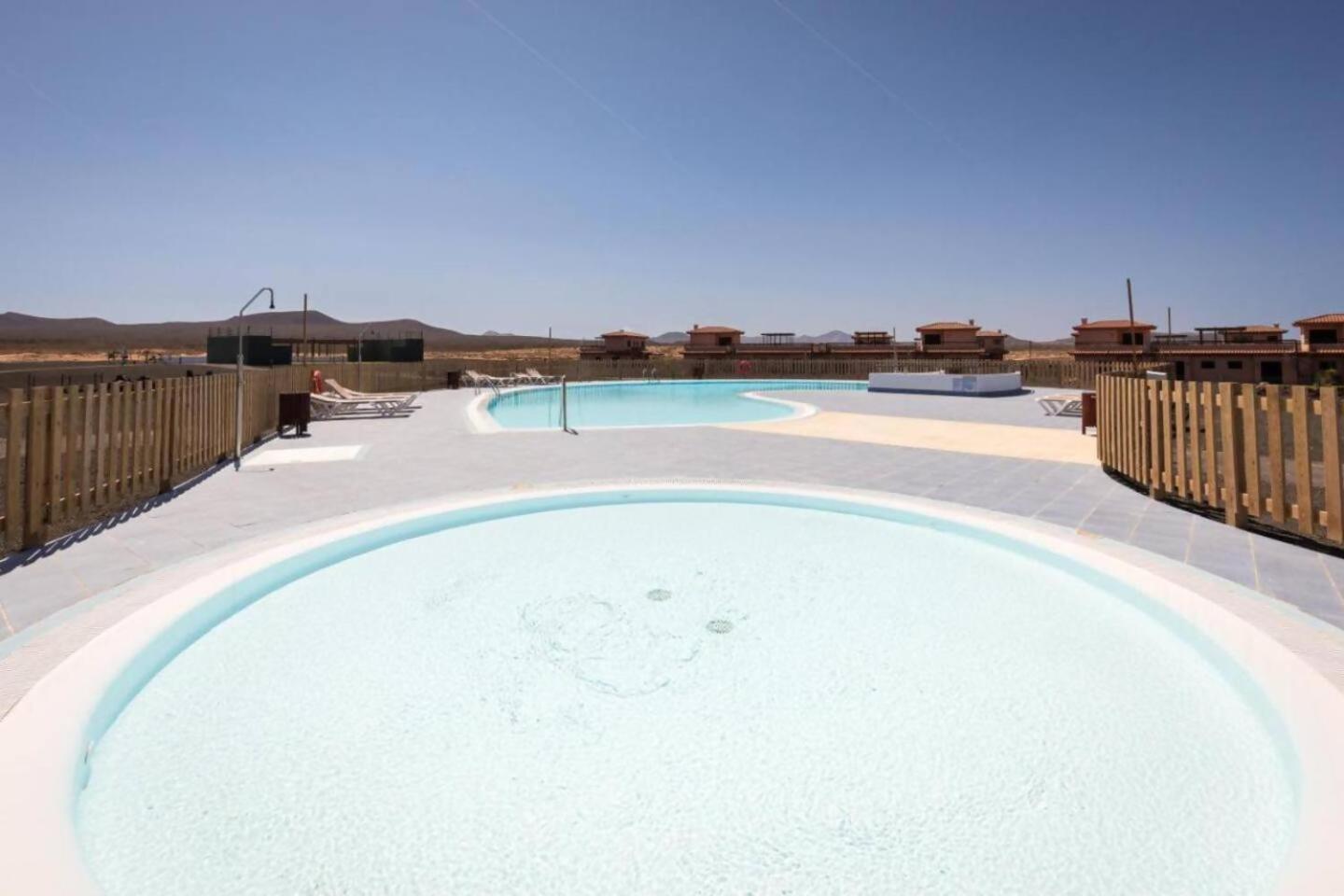 Villa Majanicho con piscina