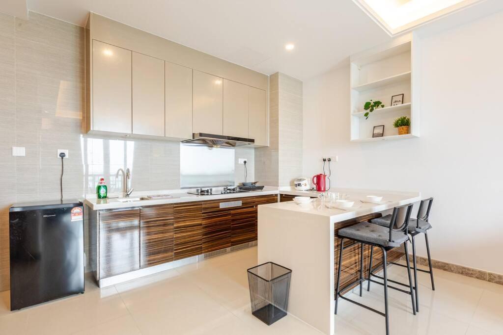 SeaView R&F 4pax-1BR 10mis to CIQ JBSentral CitySquare