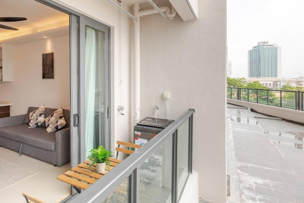 SeaView R&F 4pax-1BR 10mis to CIQ JBSentral CitySquare