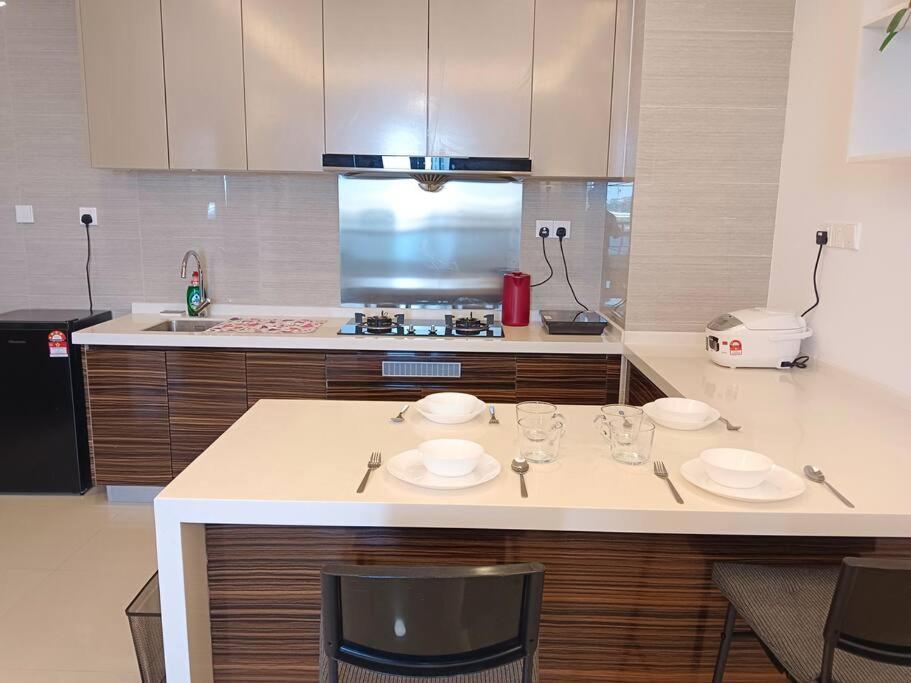 SeaView R&F 4pax-1BR 10mis to CIQ JBSentral CitySquare