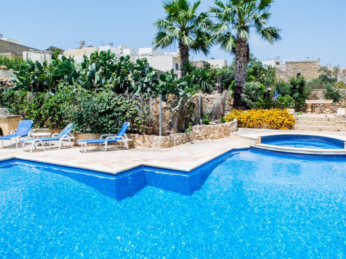 Nuffara - a charming traditional Farmhouse with a large pool