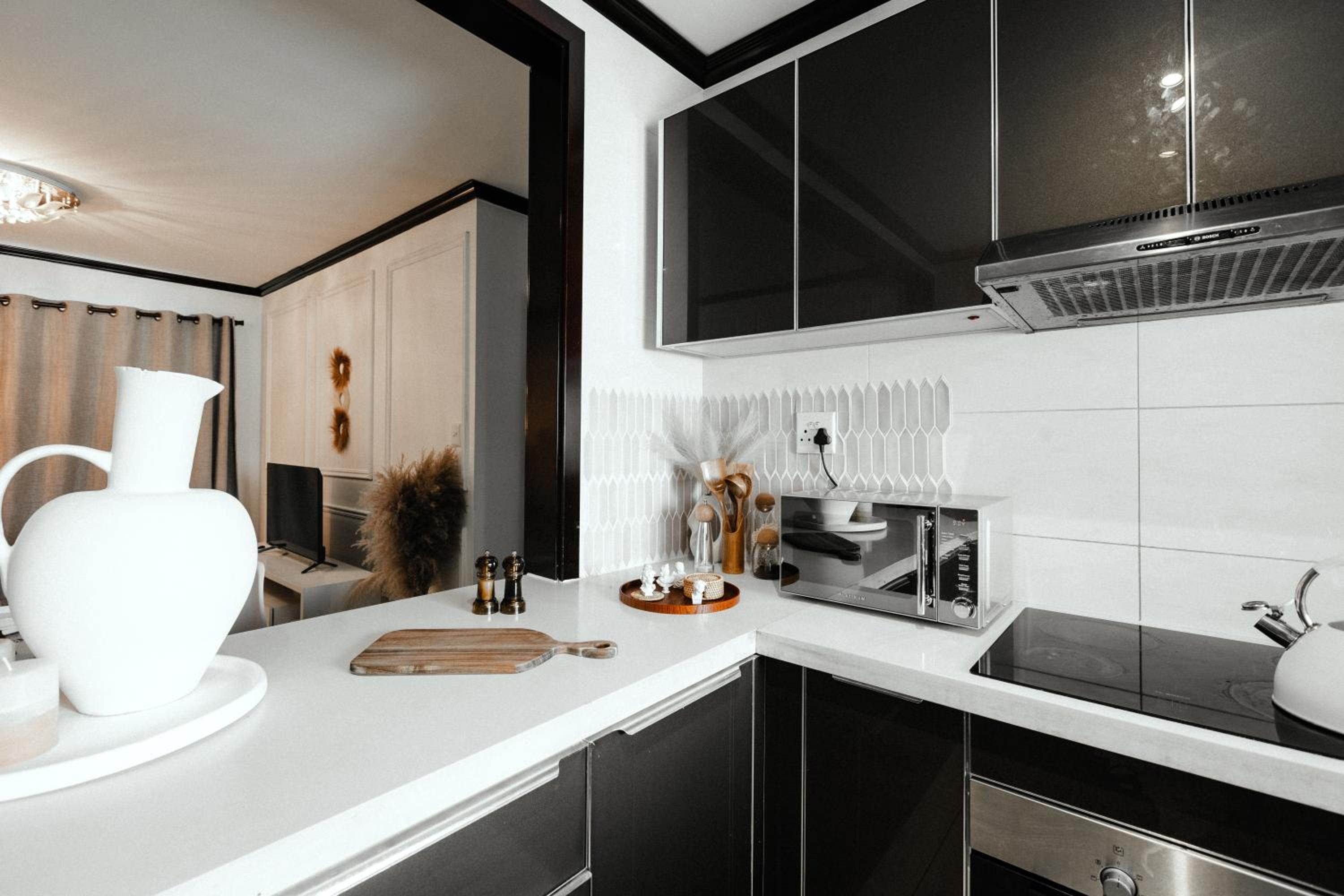 Tropical Oasis-Luxury Apartment view 5
