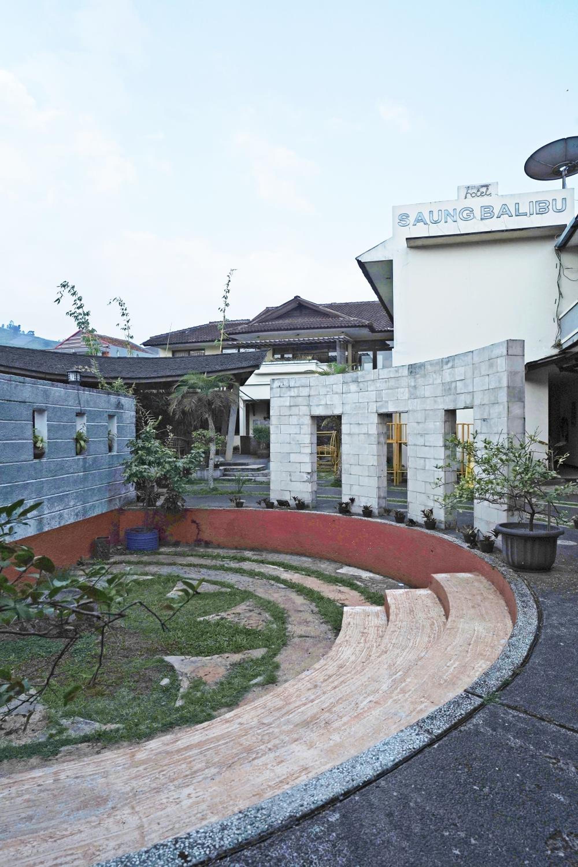 Saung Balibu Hotel