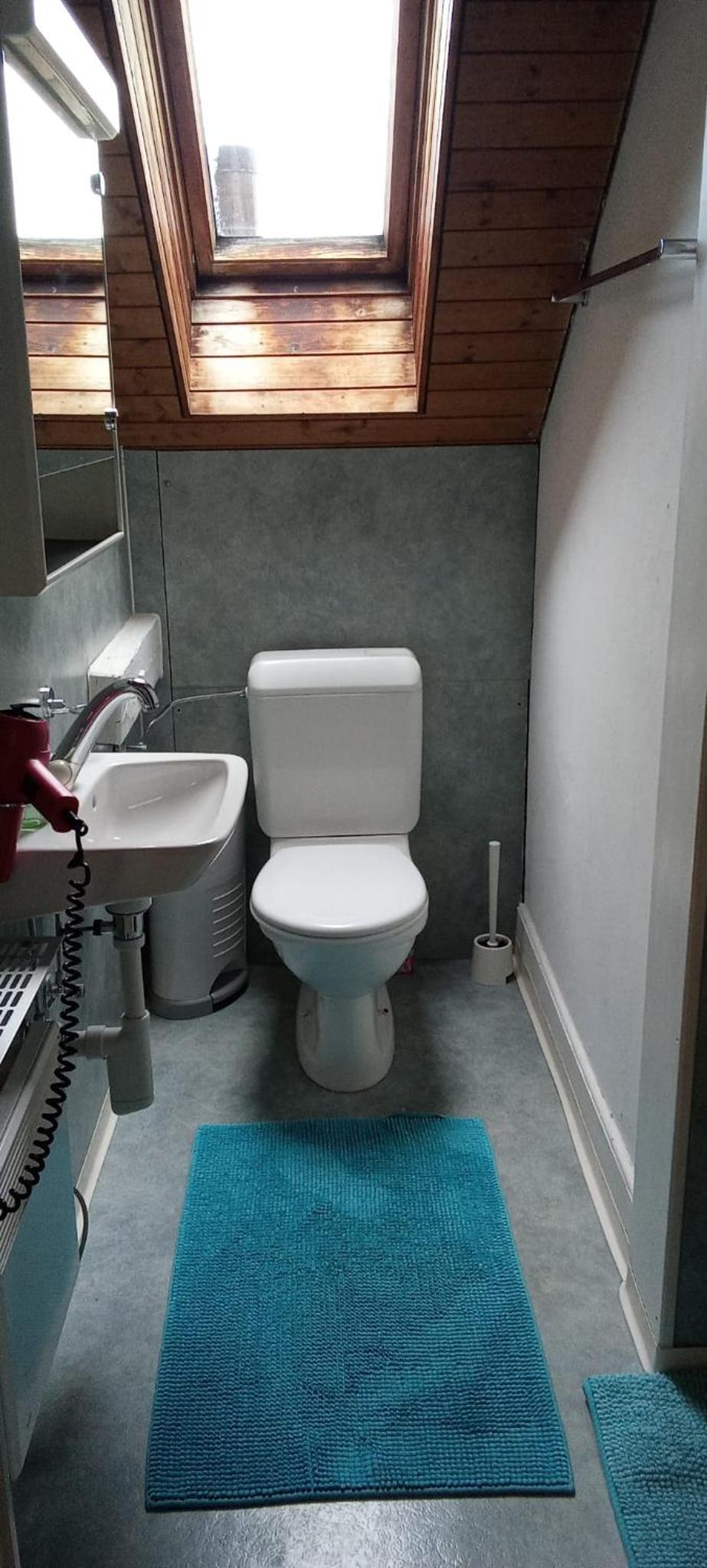 kleines ruhiges Dachzimmer