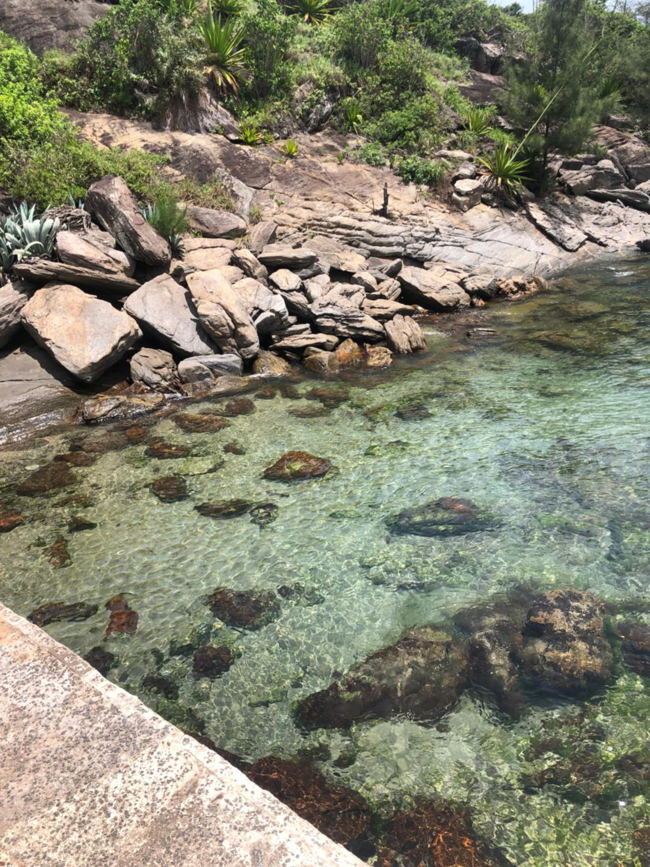 Pé nas pedras