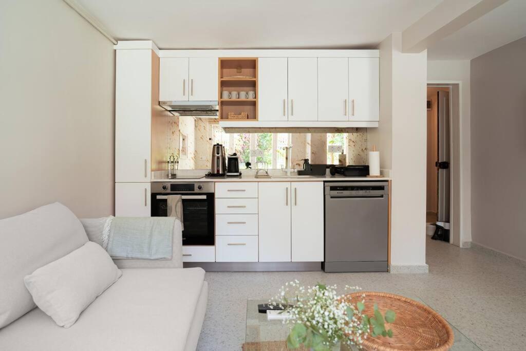 Modern and Designed 2BR W Garden view 3