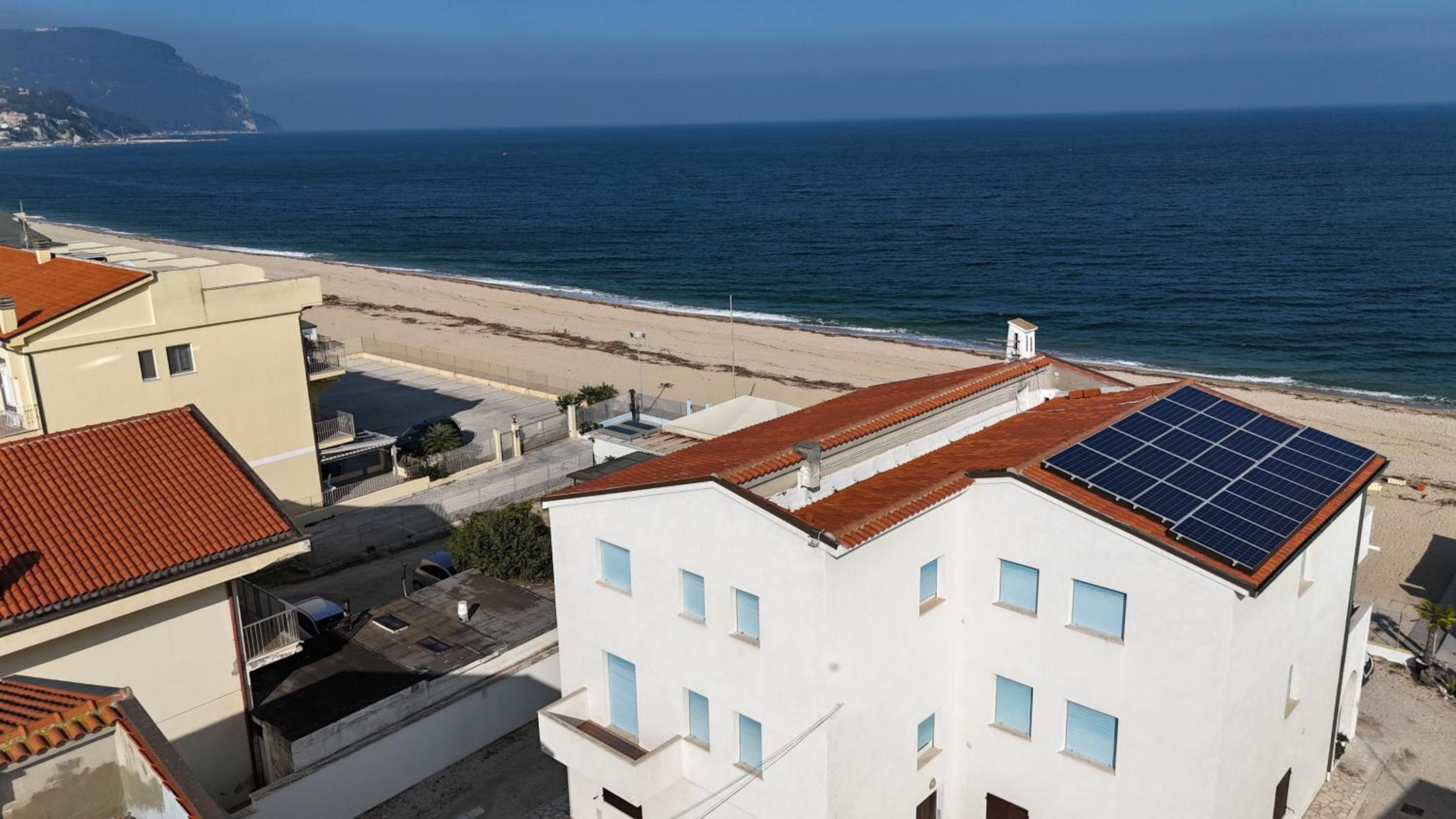 RS320 - Marcelli, bilocale in residence fronte mare 1p