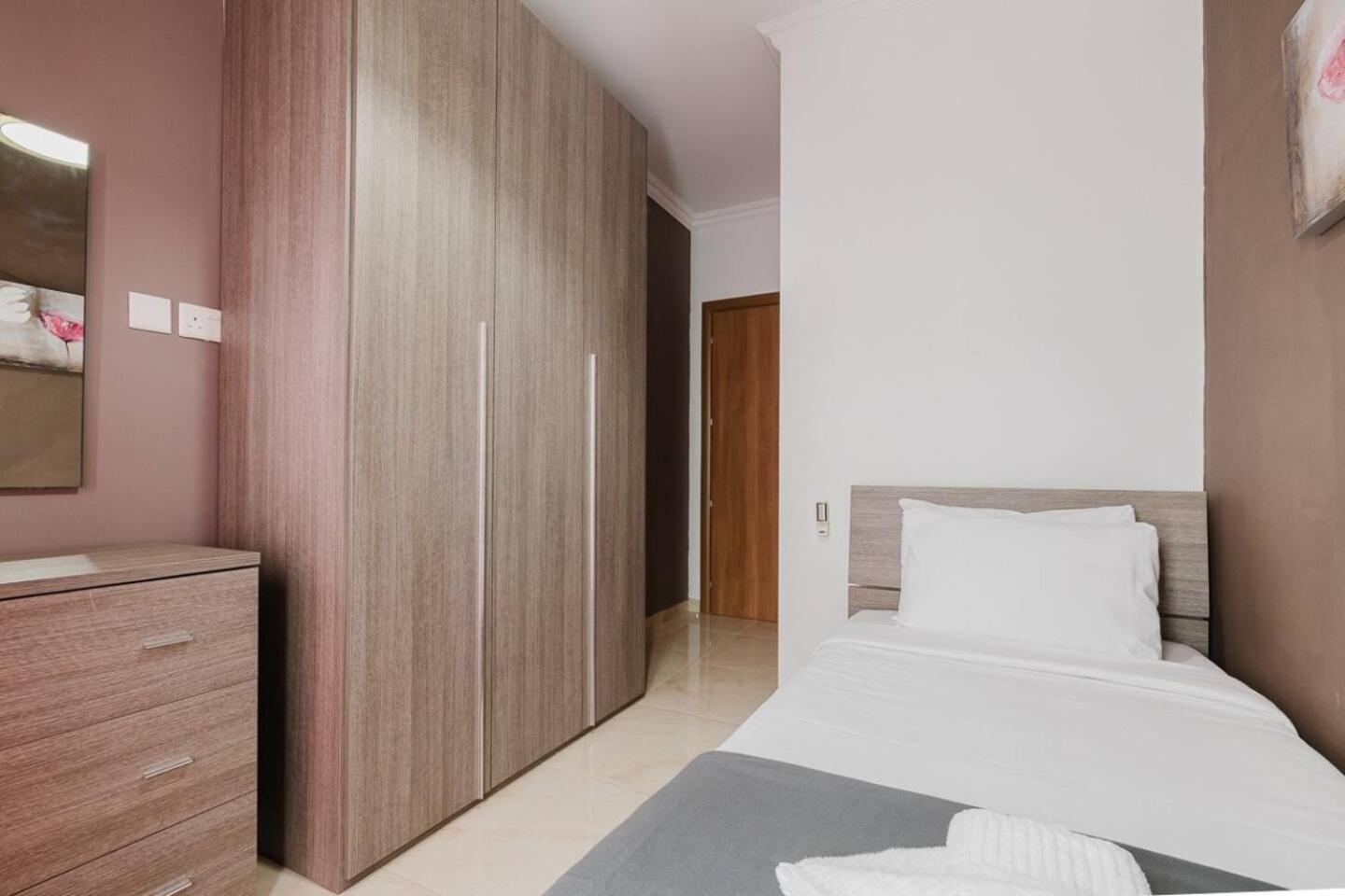 Cosy apartment 2BED in Paceville by Homely photo 4