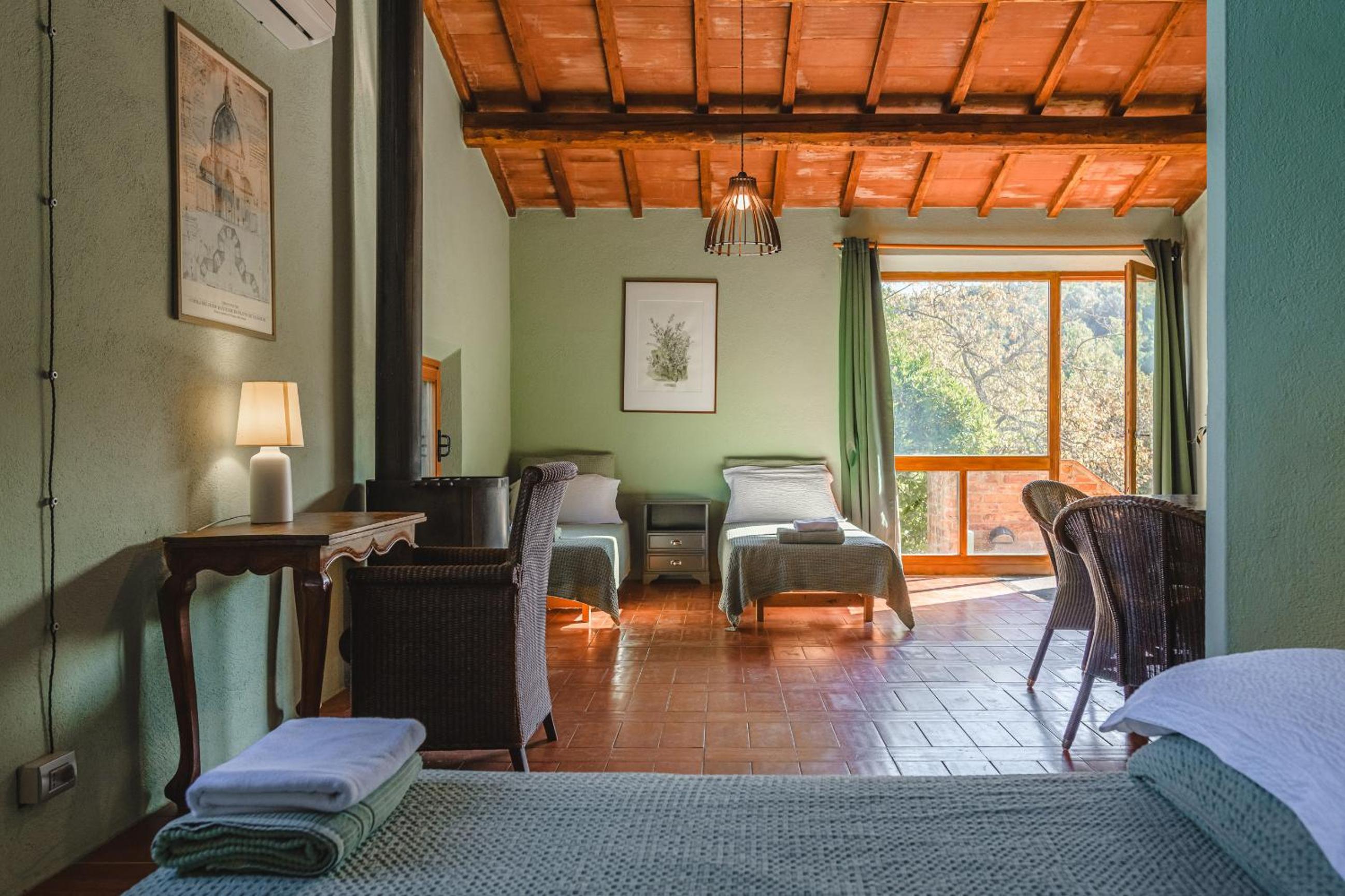 Podere Mencoini, stylish villa with private pool and olive garden