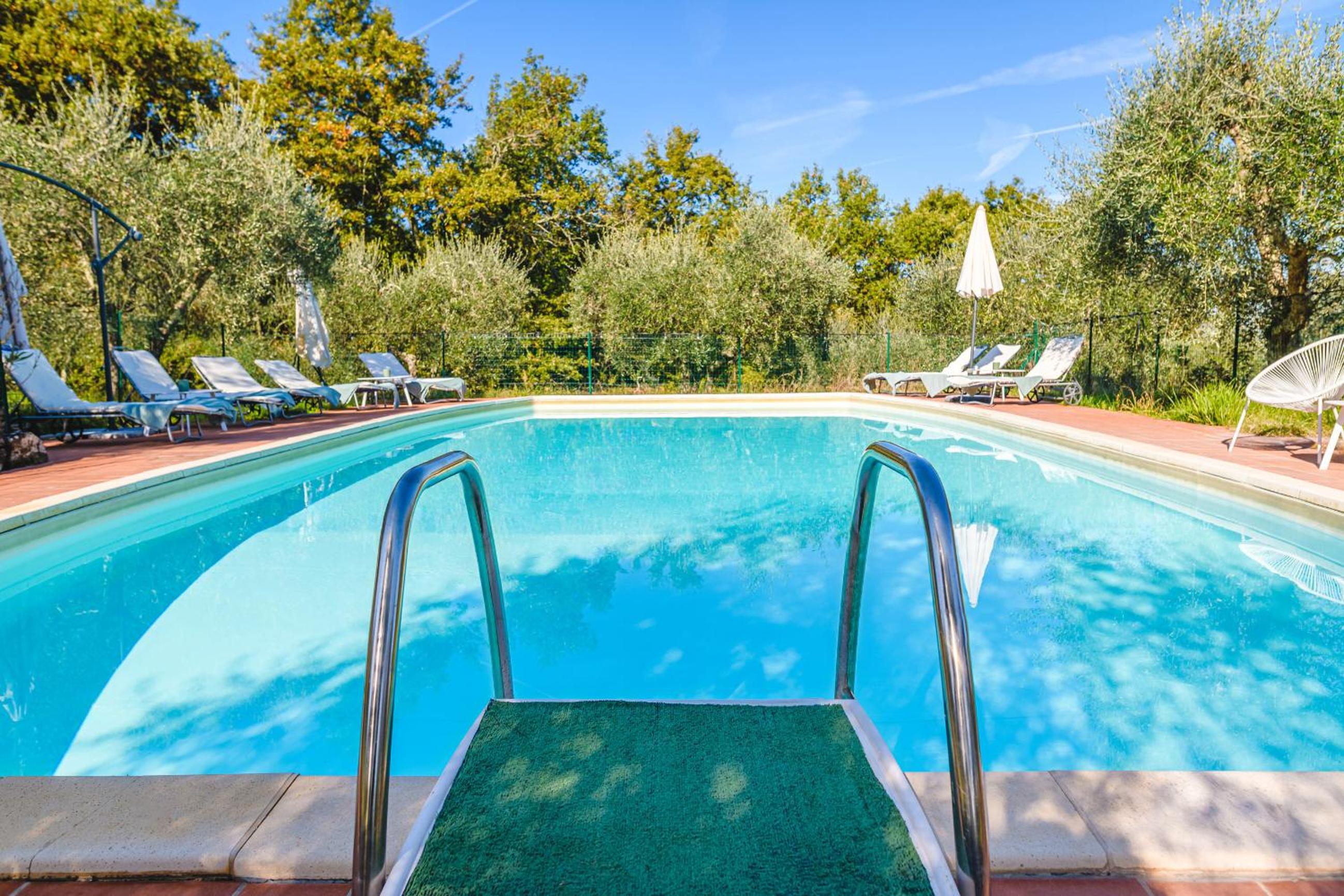 Podere Mencoini, stylish villa with private pool and olive garden